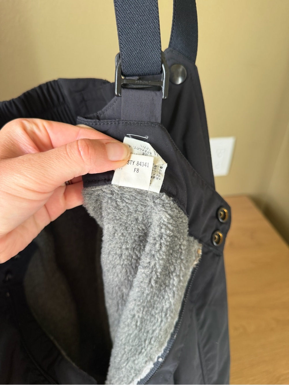 Patagonia Men's Black Insulated Snow Joggers with Suspenders - Picture 7 of 8